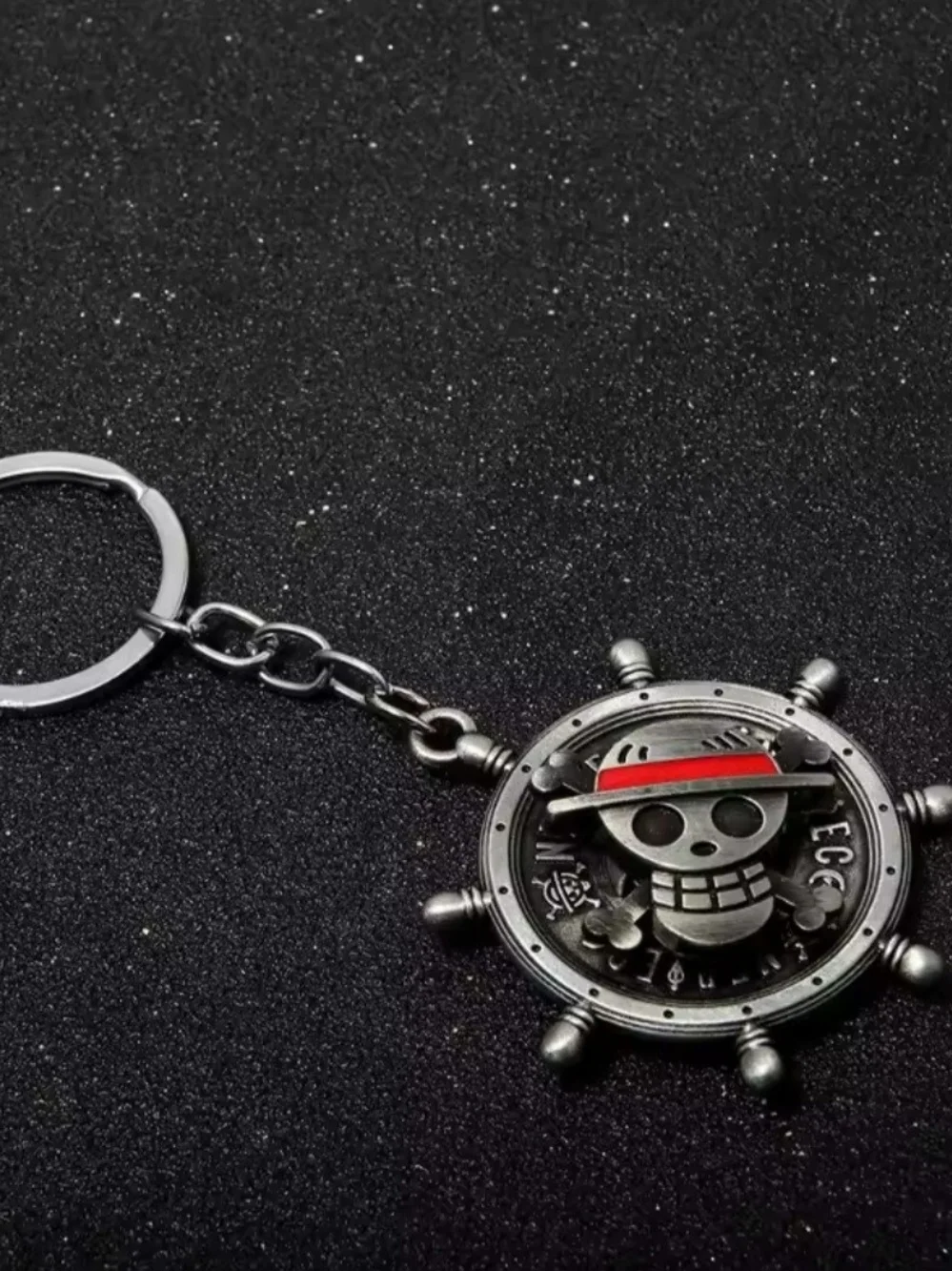 One Piece Jolly Roger Metal Keychain - Silver and Gold